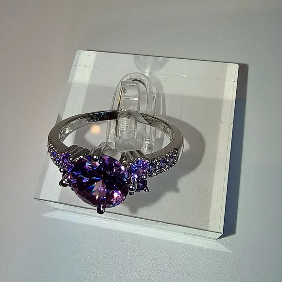 Elegant Purple Gemstone Ring - Picture 9 of 16